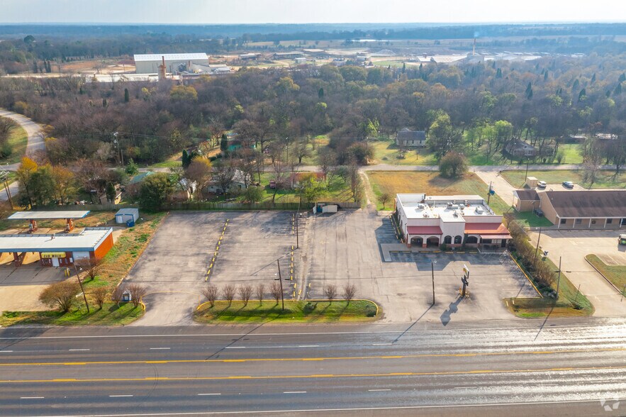 More Photos Of 515 W Royall Blvd, Malakoff Restaurant For Sale