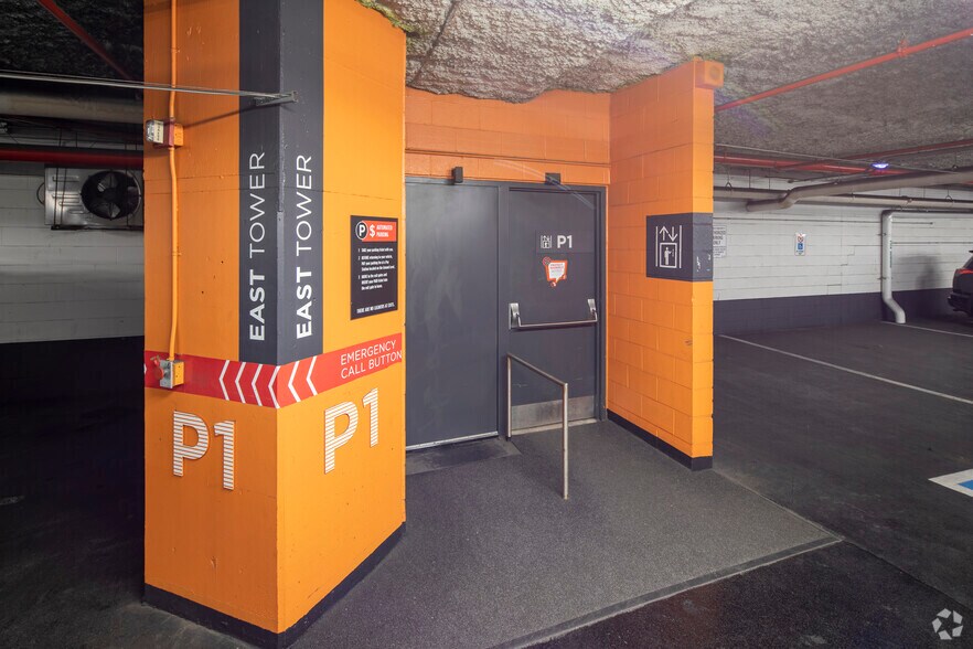 More Photos Of 3280 Bloor St W, Toronto Office For Lease