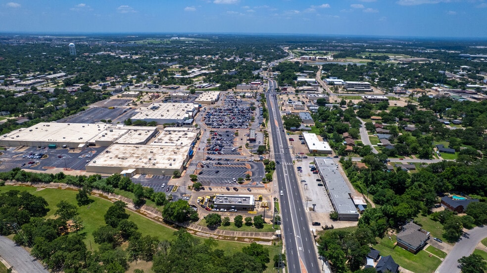 More Photos Of 800 E Villa Maria Rd, Bryan Storefront For Sale