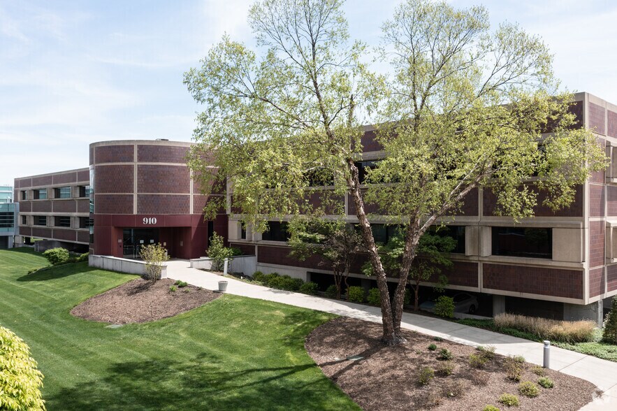 Primary Photo Of 910 Sylvan Ave, Englewood Cliffs Office For Lease