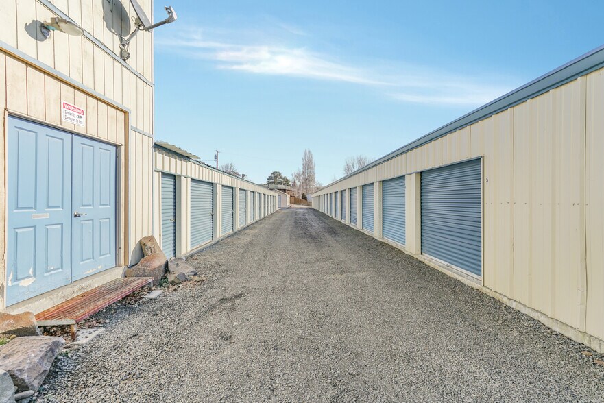More Photos Of 50 NE Akin St, Dufur Self Storage For Sale