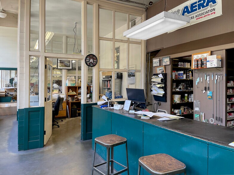 More Photos Of 1040 NW Everett St, Portland Warehouse For Lease