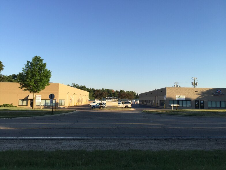Primary Photo Of 1070-1094 E Avon Rd, Rochester Hills Light Distribution For Lease