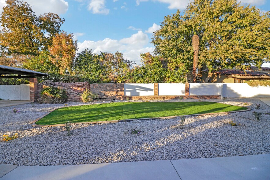 More Photos Of MID CENTURY MODERN FLAGSHIP RAL, Phoenix Healthcare For Sale