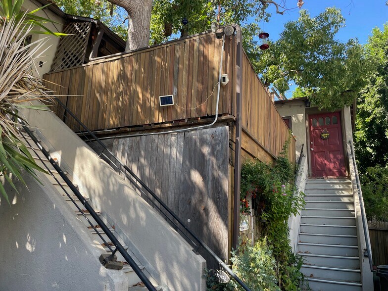 Primary Photo Of 10945 Hesby St, North Hollywood Apartments For Sale