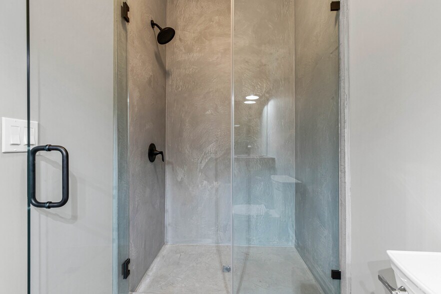 More Photos Of 30048 Yosemite Blvd, La Grange Bar For Sale