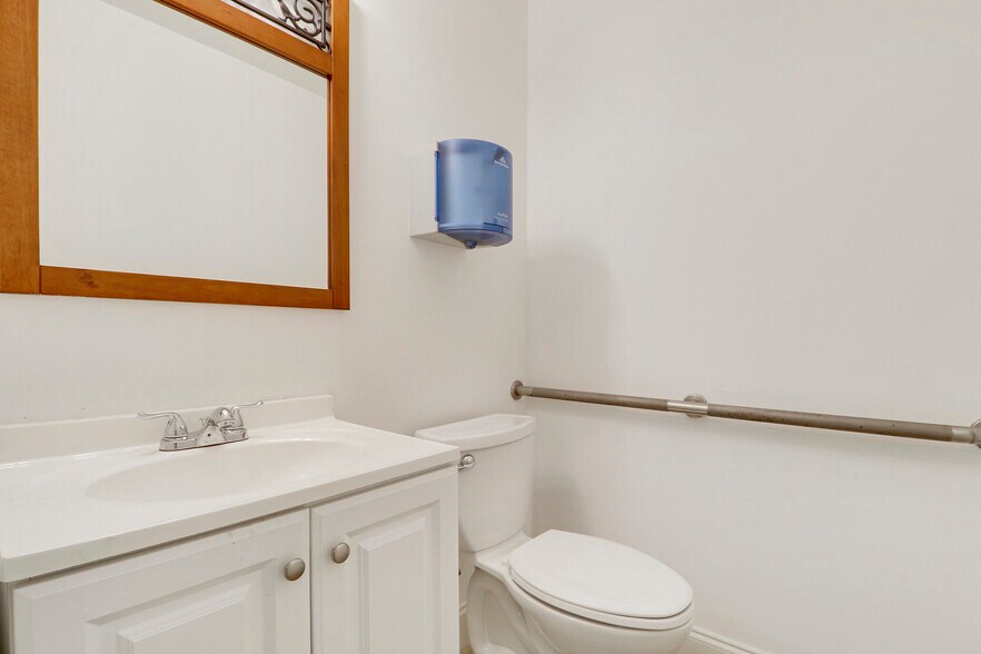 More Photos Of 3300 S Congress Ave, Boynton Beach Showroom For Sale