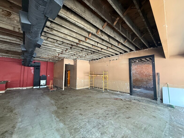 More Photos Of 134 E Main St, New Albany Storefront Retail Office For Lease