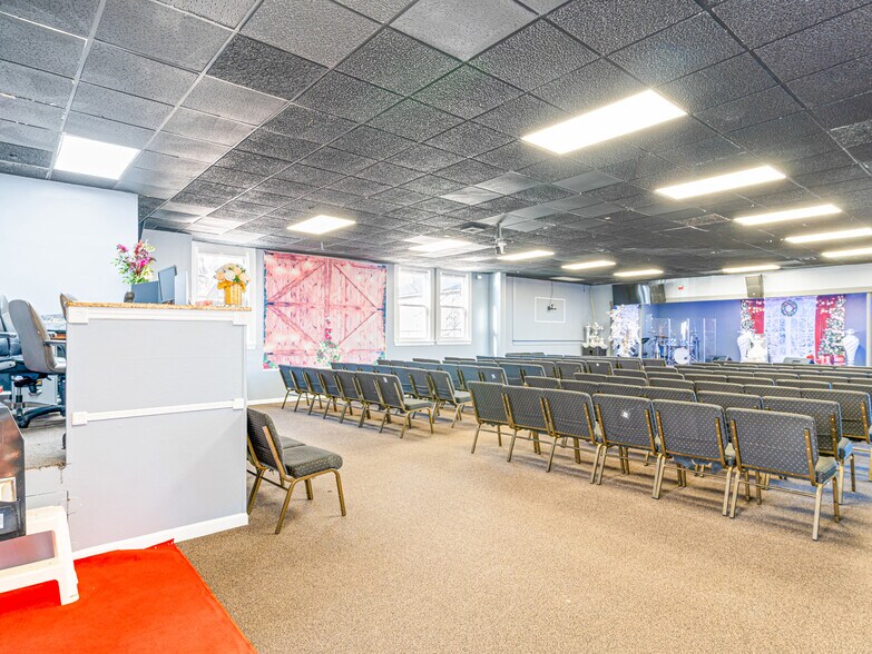 More Photos Of 29 Spruce St, Milford Religious Facility For Sale