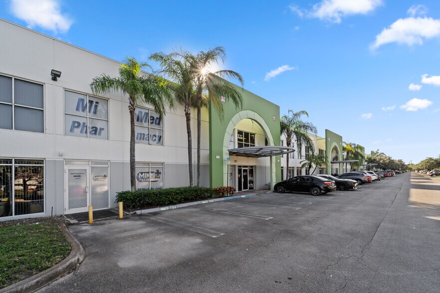 More Photos Of 7866 NW 46th St, Doral Distribution For Lease
