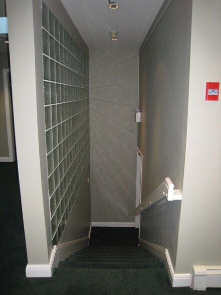 More Photos Of 1538 Foster St, White Rock Office For Lease