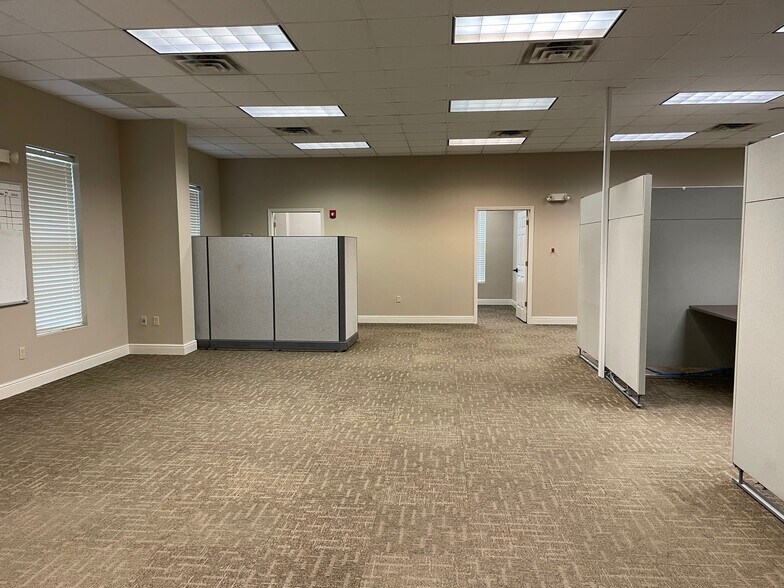 More Photos Of 4444 American Way, Baton Rouge Office For Sale
