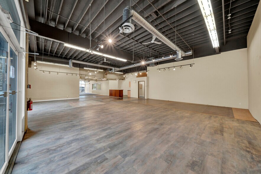 More Photos Of 1353-1363 Main St, North Vancouver District Storefront Retail Office For Lease