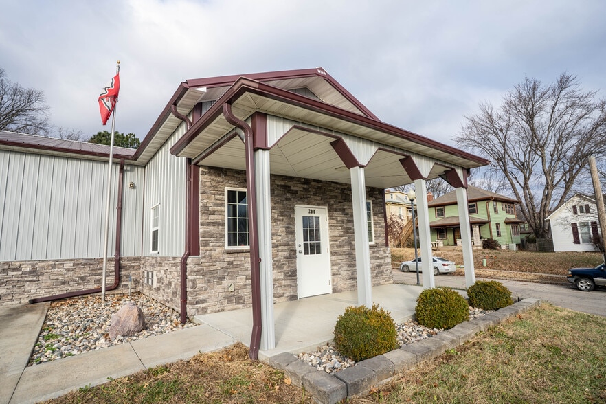 More Photos Of 200 S Memorial Dr, Independence General Retail For Lease