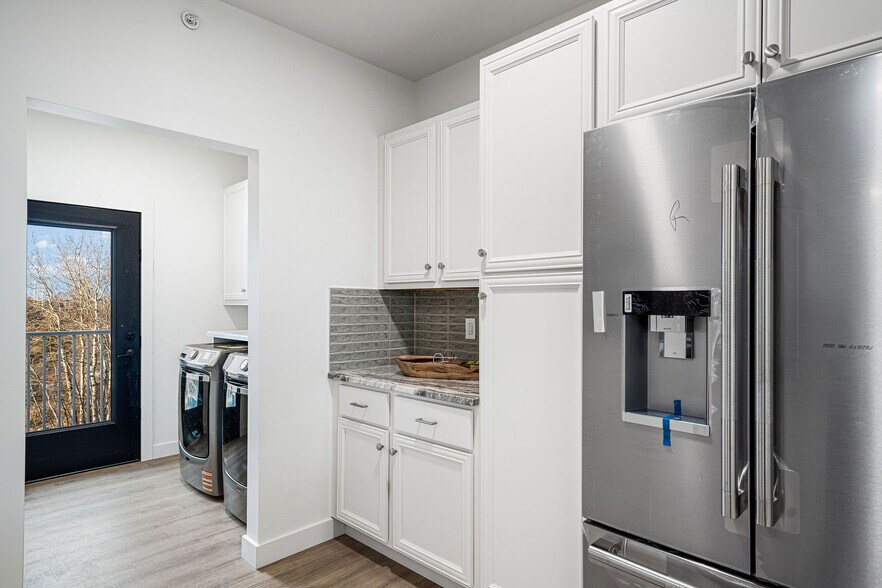 More Photos Of 2401 Lakeshore Blvd, Marquette Apartments For Sale