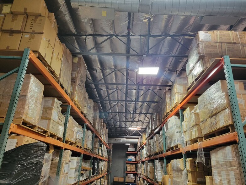 More Photos Of 7575 N San Fernando Rd, Burbank Warehouse For Sale