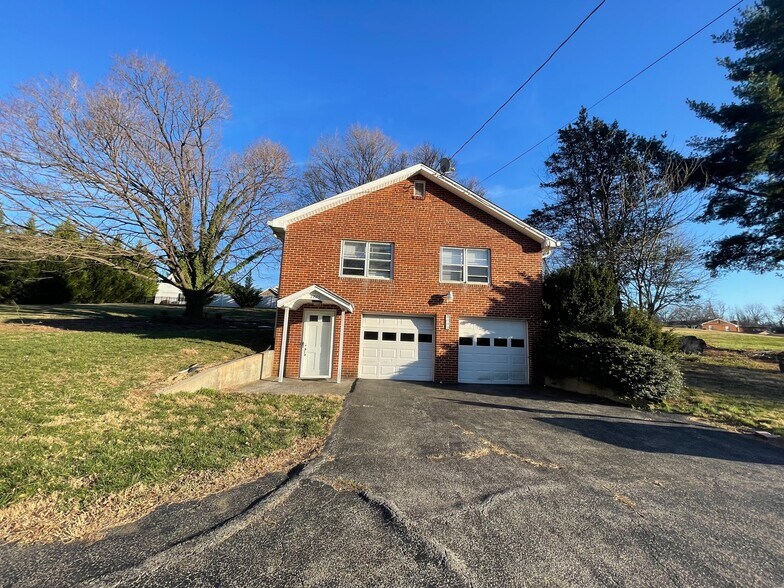 More Photos Of 2745 Orange Ave NE, Roanoke Office For Sale