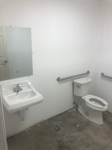 More Photos Of 720 Highway 1 S, Lugoff Storefront Retail Office For Lease