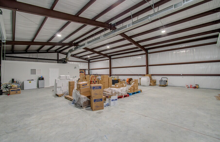 More Photos Of 7514 Bailey Rd, Pearland Warehouse For Lease