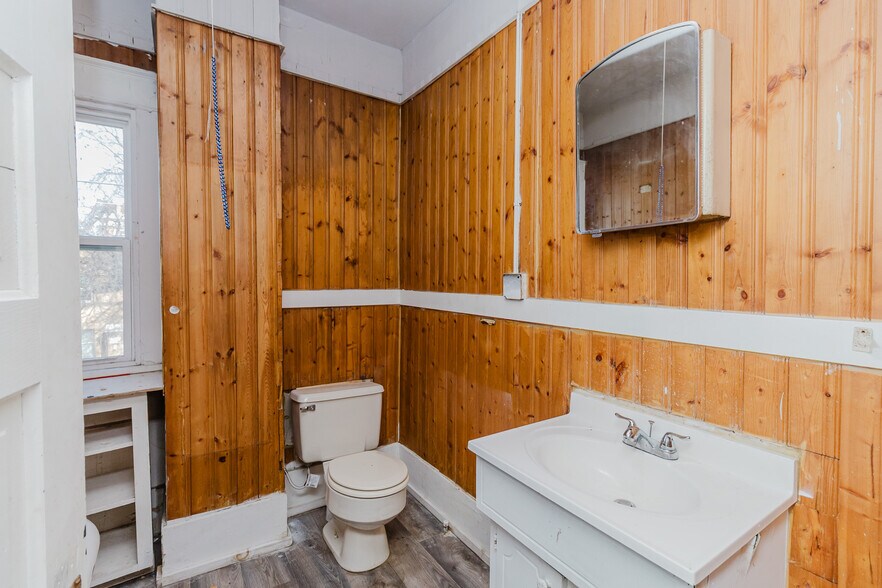 More Photos Of 638 N Broadway Ave, Wichita Multifamily For Sale