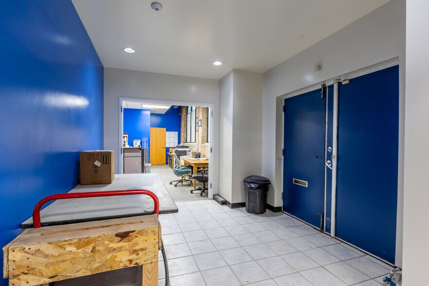 More Photos Of 2945 W Harrison St, Chicago Office For Sale