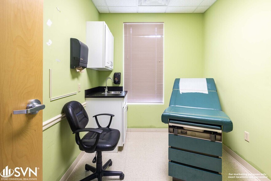 More Photos Of 1360 W 5th St, London Medical For Lease