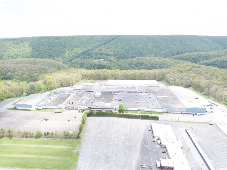 More Photos Of 143 Mahanoy Ave, Tamaqua Distribution For Lease