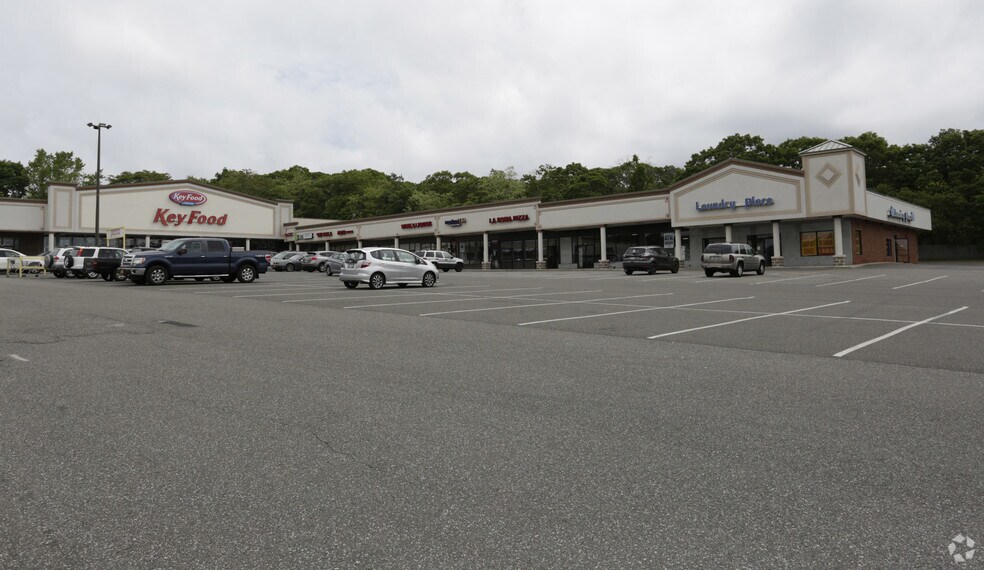 More Photos Of 349-411 Horseblock Rd, Farmingville Freestanding For Lease