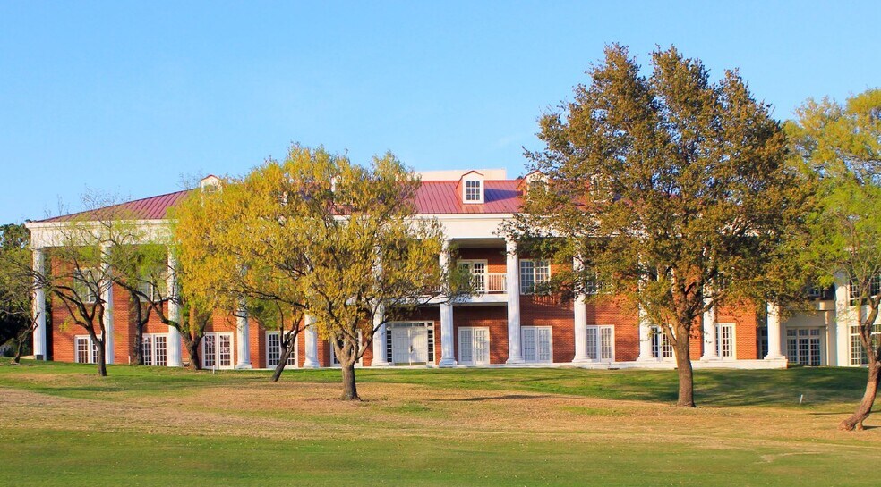 More Photos Of 580 Decker Dr, Irving Medical For Lease