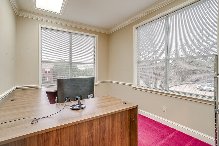 More Photos Of 1309 W Abram St, Arlington Office For Sale