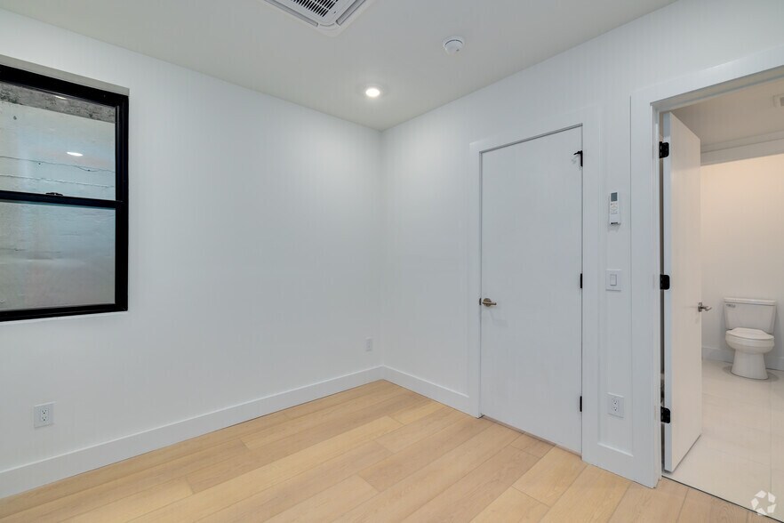 More Photos Of 2007 Cambridge St, Philadelphia Apartments For Sale