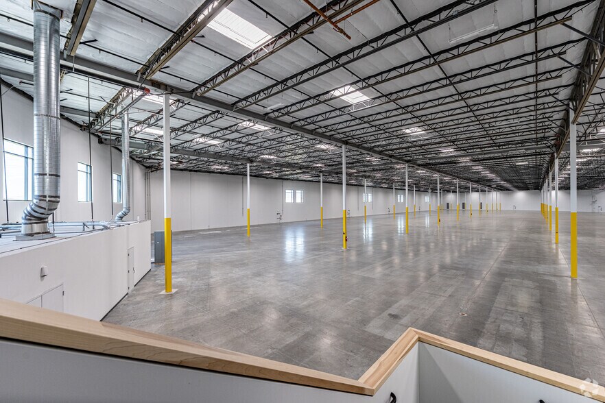 More Photos Of 4416 Azusa Canyon Rd, Irwindale Distribution For Lease