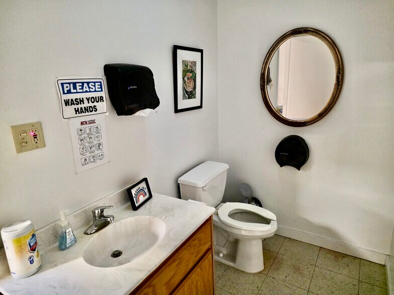 More Photos Of 100 Commercial Dr, Atoka General Retail For Sale