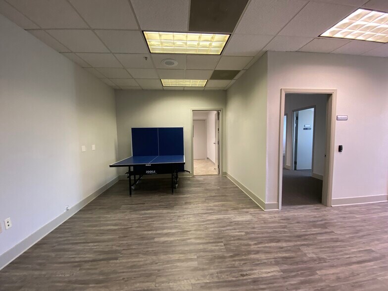 More Photos Of 415 Knollcrest Dr, Redding Office For Sale