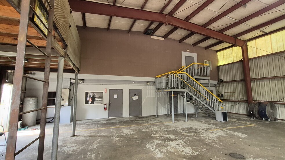 More Photos Of 8315 B Industrial, Pearland Warehouse For Lease
