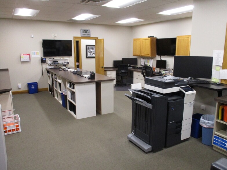 More Photos Of 660 Patrick Pl, Brownsburg Office For Sale