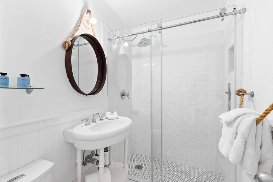 More Photos Of 281 County Road 39A, Southampton Hotel For Sale