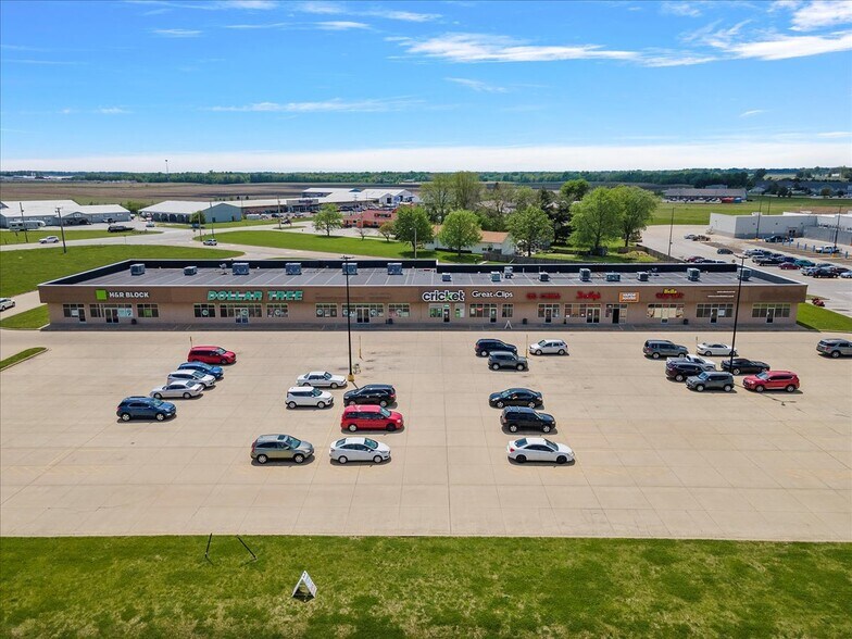 More Photos Of 1514-1528 W Springfield Rd, Taylorville Unknown For Lease