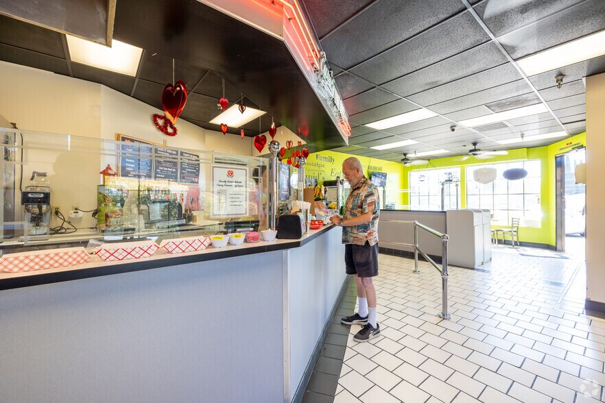 More Photos Of 2585 Cochran St, Simi Valley Freestanding For Sale