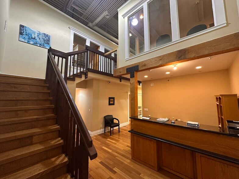 More Photos Of 15272 Croydon Dr, Surrey Flex For Lease