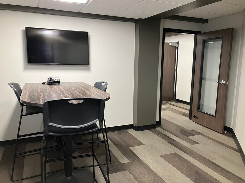 More Photos Of 101 W Coates St, Moberly Office For Lease