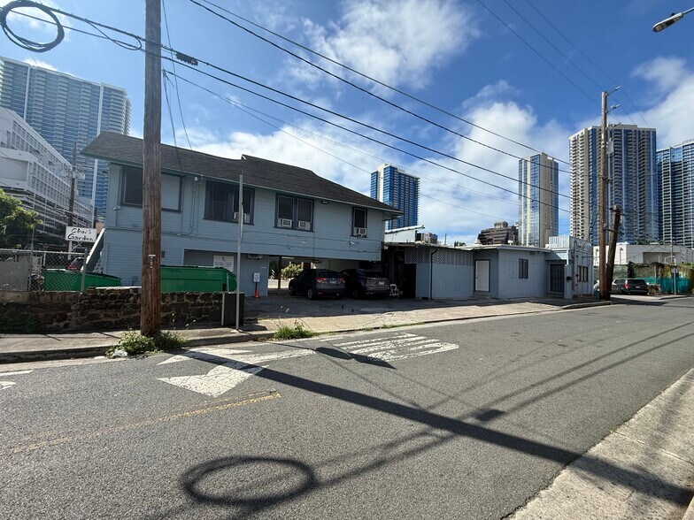 More Photos Of 1303 Rycroft St, Honolulu Restaurant For Sale