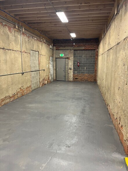 More Photos Of 22014 John R Rd, Hazel Park Warehouse For Lease