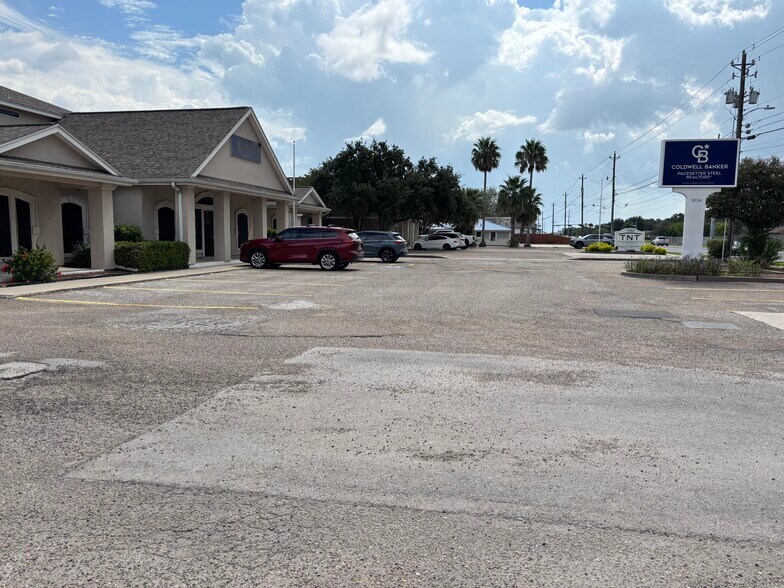 More Photos Of 5030-5034 Holly Rd, Corpus Christi Office For Sale