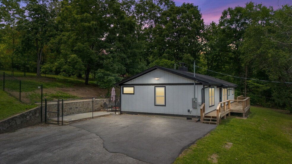 More Photos Of 1011 Old Knoxville Hwy, Sevierville Specialty For Sale
