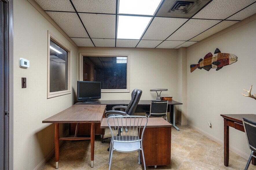 More Photos Of 409 North Loop E, Houston Flex For Sale