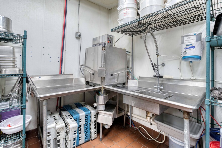 More Photos Of 3817 Pacific Ave, Wildwood Restaurant For Sale