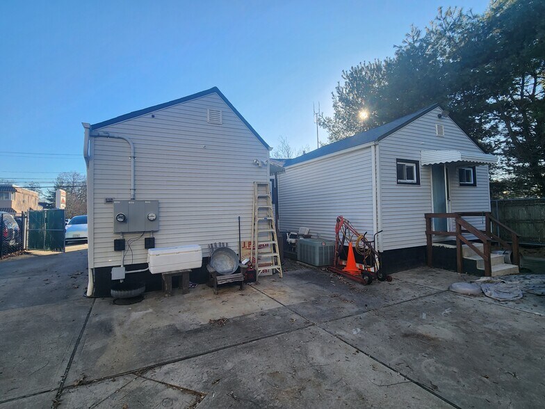 More Photos Of 33 E Main St, East Islip Office For Sale