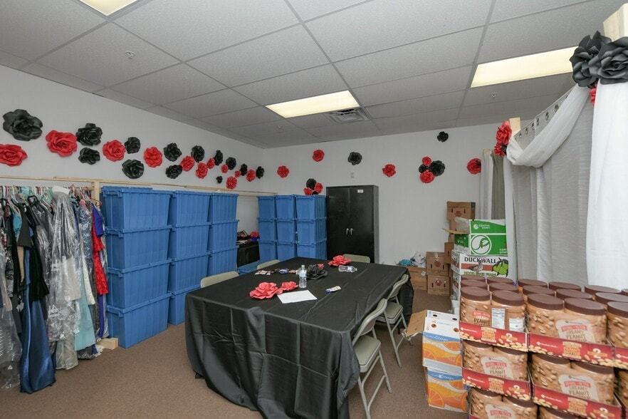 More Photos Of 5920 Pan American Blvd, North Port Medical For Lease