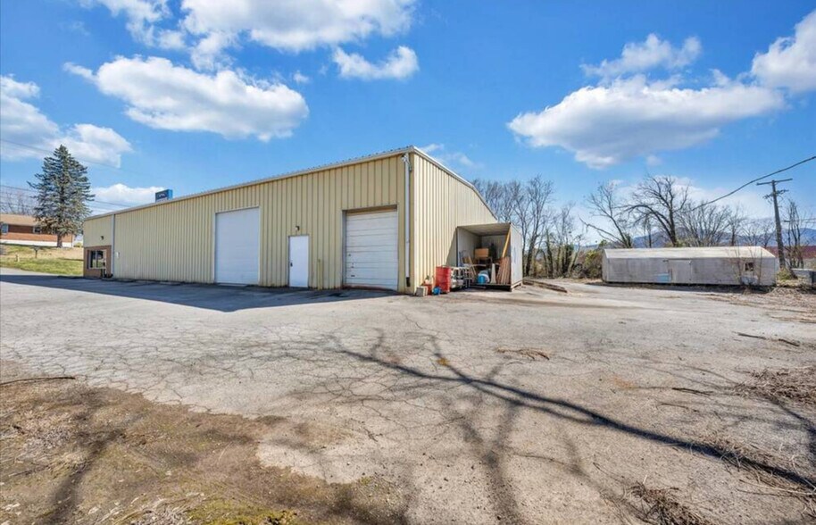 More Photos Of 117 Goodwin Ave, Salem Freestanding For Lease